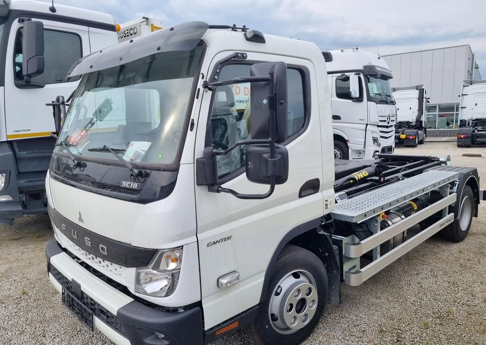 FUSO Canter 9c18AMT - Pacēlājs ar āķi: foto 3 FUSO Canter 9c18AMT - Pacēlājs ar āķi: foto 3