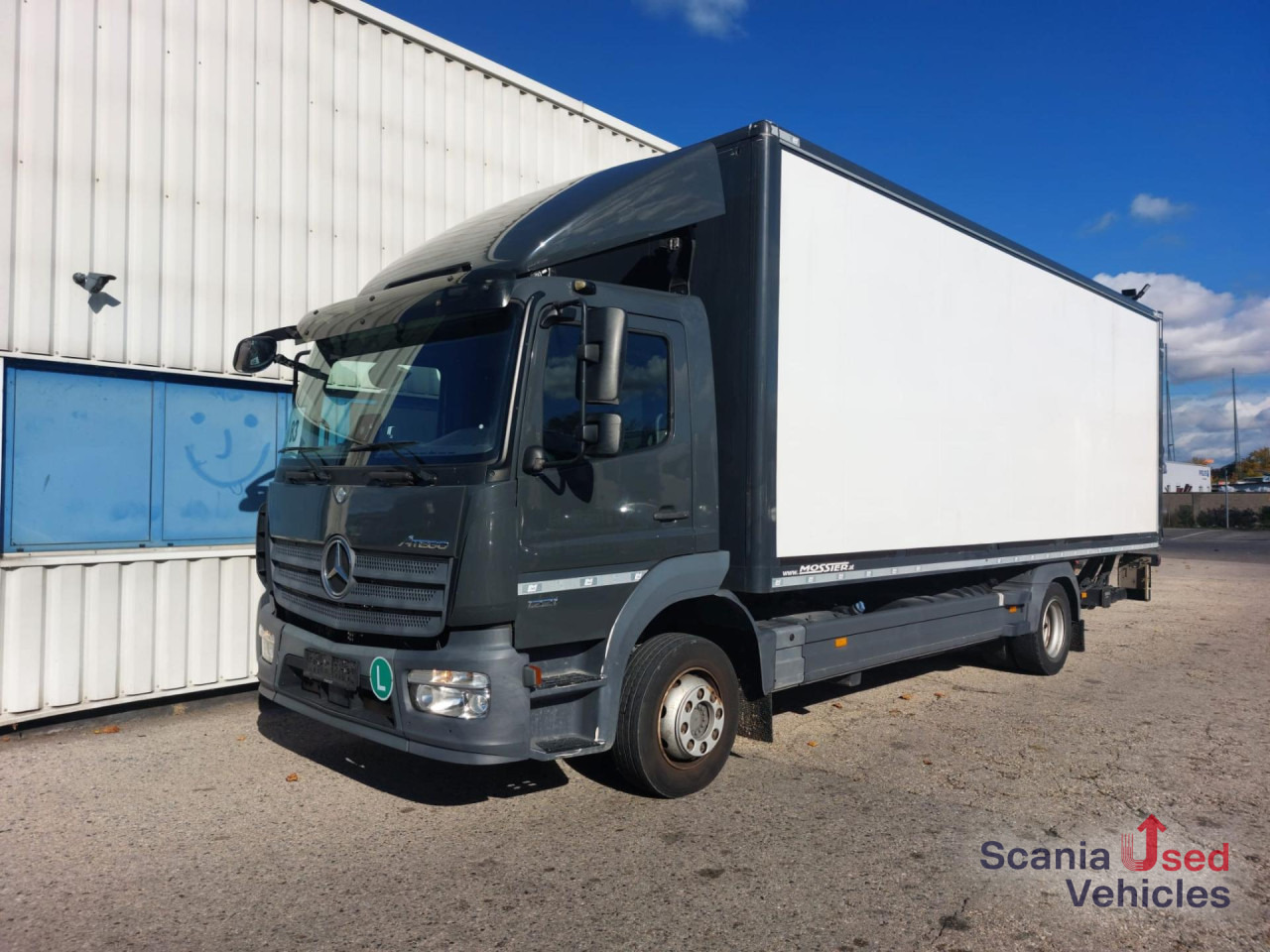 MERCEDES-BENZ Atego 1221 L Koffer Ladebordwand - Kravas automašīna ar slēgto virsbūvi: foto 1 MERCEDES-BENZ Atego 1221 L Koffer Ladebordwand - Kravas automašīna ar slēgto virsbūvi: foto 1