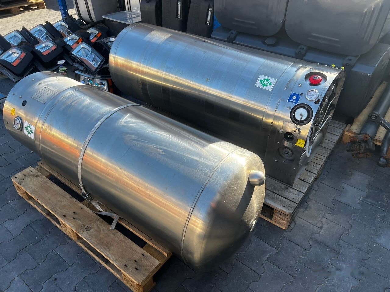 21308872 truck - Degvielas tvertne - Kravas automašīna: foto 2 21308872 truck - Degvielas tvertne - Kravas automašīna: foto 2