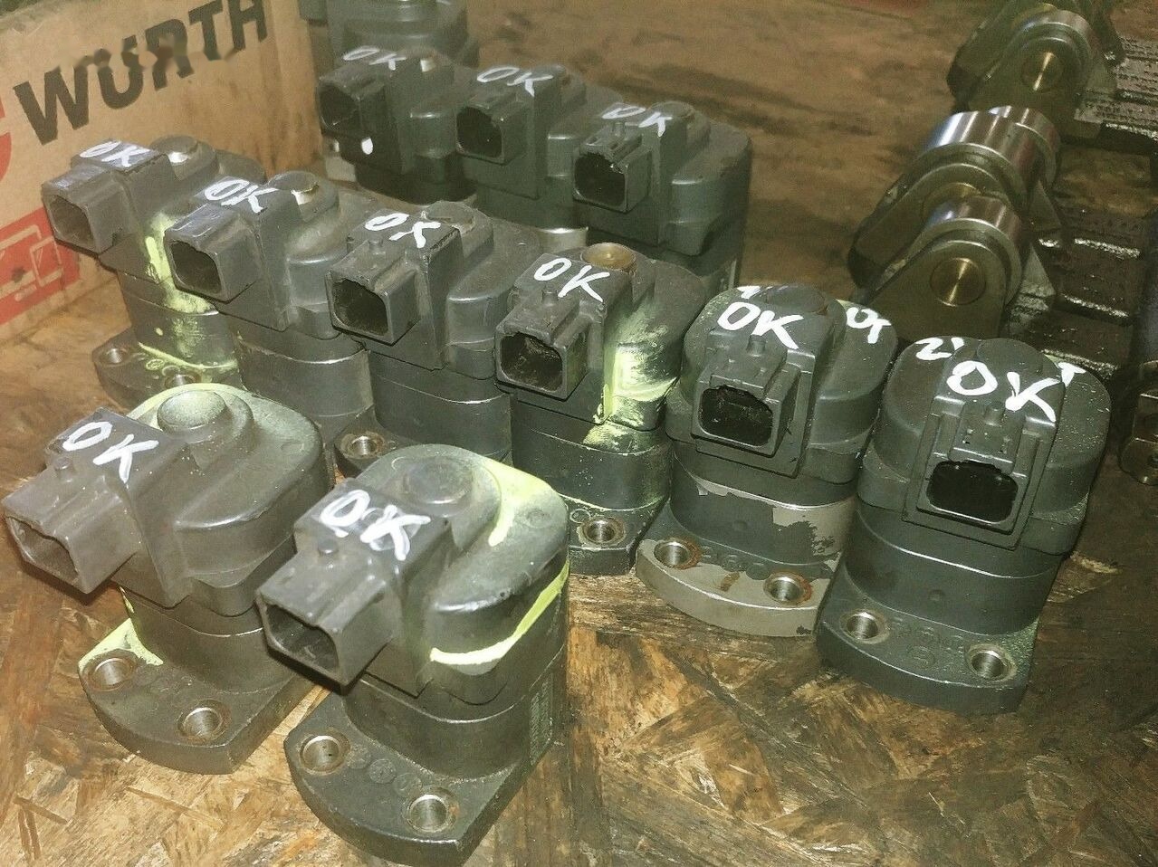 Scania GENUINE FUEL SOLENOID 1724538 1784240 Scania HPI - Vārsts - Kravas automašīna: foto 3 Scania GENUINE FUEL SOLENOID 1724538 1784240 Scania HPI - Vārsts - Kravas automašīna: foto 3