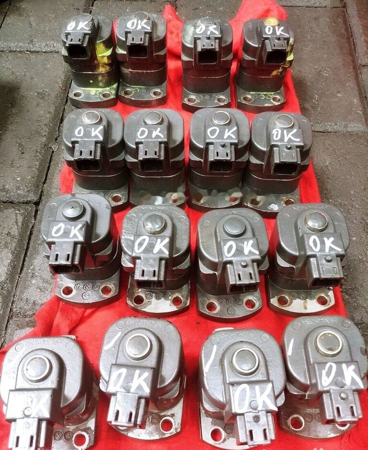 Scania GENUINE FUEL SOLENOID 1724538 1784240 Scania HPI - Vārsts - Kravas automašīna: foto 1 Scania GENUINE FUEL SOLENOID 1724538 1784240 Scania HPI - Vārsts - Kravas automašīna: foto 1