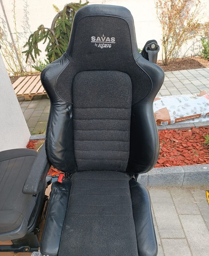 Scania NEW GENERATION HALF LEATHER WITH METAL BASE (LEFT) Scania - Sēdeklis - Kravas automašīna: foto 1 Scania NEW GENERATION HALF LEATHER WITH METAL BASE (LEFT) Scania - Sēdeklis - Kravas automašīna: foto 1
