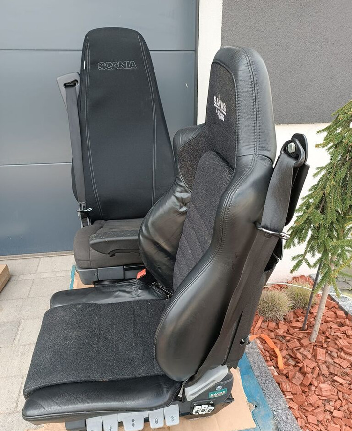 Scania NEW GENERATION HALF LEATHER WITH METAL BASE (LEFT) Scania - Sēdeklis - Kravas automašīna: foto 2 Scania NEW GENERATION HALF LEATHER WITH METAL BASE (LEFT) Scania - Sēdeklis - Kravas automašīna: foto 2