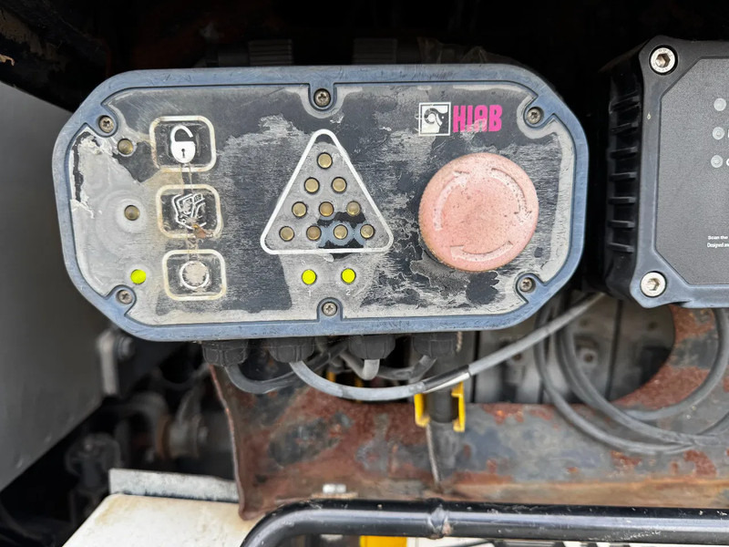 Scania P114-340 + HIAB 19-5 crane + remote / Euro-3 / 3 pedals / NL-truck / APK: 12-2025 līzingu Scania P114-340 + HIAB 19-5 crane + remote / Euro-3 / 3 pedals / NL-truck / APK: 12-2025: foto 18