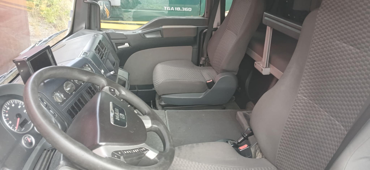 MAN TGM 18.280 4x2 BL - Kravas automašīna ar slēgto virsbūvi: foto 5 MAN TGM 18.280 4x2 BL - Kravas automašīna ar slēgto virsbūvi: foto 5