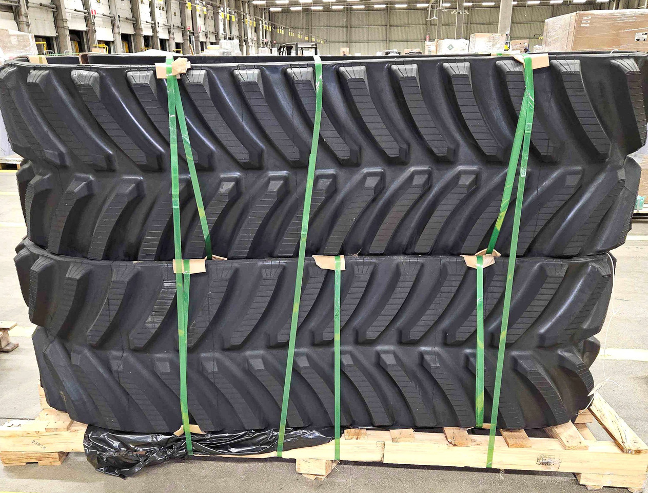 Rubber track for CNH and NH Combine 24" and 28.5" - Kāpurķēdes - Labības kombains: foto 4 Rubber track for CNH and NH Combine 24" and 28.5" - Kāpurķēdes - Labības kombains: foto 4