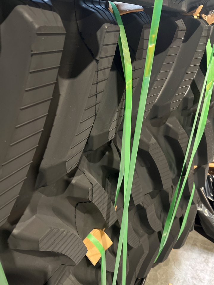 Rubber track for Challenger 65-75-85-95 - Kāpurķēdes - Kāpurķēžu traktors: foto 4 Rubber track for Challenger 65-75-85-95 - Kāpurķēdes - Kāpurķēžu traktors: foto 4