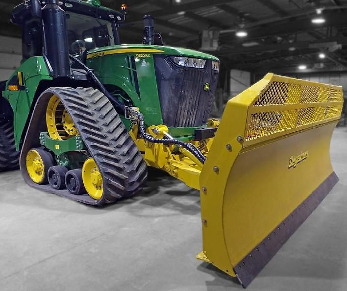 Degelman Degelman Dozer Blade 7900 zum John Deere 9RX - Vērstuve - Traktors: foto 1 Degelman Degelman Dozer Blade 7900 zum John Deere 9RX - Vērstuve - Traktors: foto 1