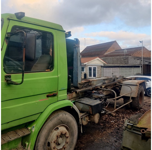 Scania 82-H - Konteineru vedējs/ Kravas automašīna ar noņemamā virsbūve: foto 2 Scania 82-H - Konteineru vedējs/ Kravas automašīna ar noņemamā virsbūve: foto 2