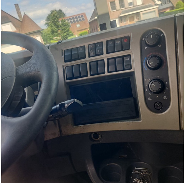 Vilcējs Renault Premium-450: foto 12 Vilcējs Renault Premium-450: foto 12