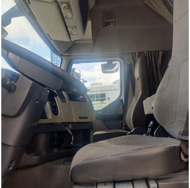 Vilcējs Renault Premium-450: foto 7 Vilcējs Renault Premium-450: foto 7