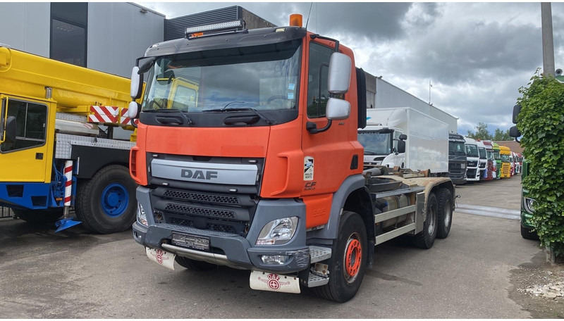 DAF CF 440 6X4 HOOKLIFT 20T - MANUAL GEARBOX - 315.000km - EURO 6 - BE TRUCK - Pacēlājs ar āķi: foto 2 DAF CF 440 6X4 HOOKLIFT 20T - MANUAL GEARBOX - 315.000km - EURO 6 - BE TRUCK - Pacēlājs ar āķi: foto 2