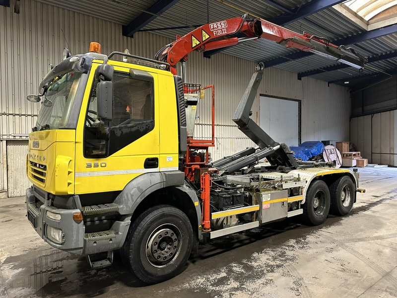 Iveco TRAKKER 350 6x4 HOOKLIFT + CRANE FASSI F120.22 (5/6 F) - *342.000km* - STEEL SPRING / BIG AXLES - AS TRONIC AUTOMATIC GEARBOX - Pacēlājs ar āķi, Kravas auto ar manipulatoru: foto 3 Iveco TRAKKER 350 6x4 HOOKLIFT + CRANE FASSI F120.22 (5/6 F) - *342.000km* - STEEL SPRING / BIG AXLES - AS TRONIC AUTOMATIC GEARBOX - Pacēlājs ar āķi, Kravas auto ar manipulatoru: foto 3
