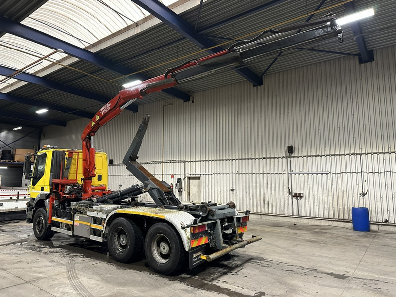 Iveco TRAKKER 350 6x4 HOOKLIFT + CRANE FASSI F120.22 (5/6 F) - *342.000km* - STEEL SPRING / BIG AXLES - AS TRONIC AUTOMATIC GEARBOX - Pacēlājs ar āķi, Kravas auto ar manipulatoru: foto 4 Iveco TRAKKER 350 6x4 HOOKLIFT + CRANE FASSI F120.22 (5/6 F) - *342.000km* - STEEL SPRING / BIG AXLES - AS TRONIC AUTOMATIC GEARBOX - Pacēlājs ar āķi, Kravas auto ar manipulatoru: foto 4