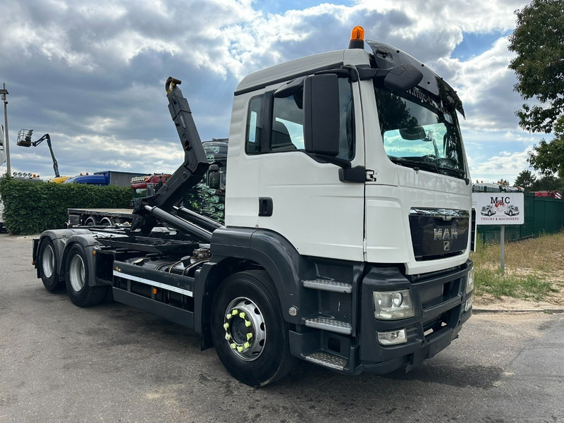 MAN TGS 28.360 6x2 HOOKLIFT 21T HIAB MULTILIFT XR21-S51 - LIFT AXLE - BE TRUCK - Pacēlājs ar āķi: foto 1 MAN TGS 28.360 6x2 HOOKLIFT 21T HIAB MULTILIFT XR21-S51 - LIFT AXLE - BE TRUCK - Pacēlājs ar āķi: foto 1