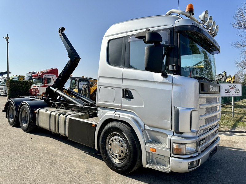 Scania 144G-530 V8 6x4 HOOKLIFT 20T MEILLER -VOL LUCHT - OPTI-CRUISE - CR19 SLAAPCABINE - Pacēlājs ar āķi: foto 1 Scania 144G-530 V8 6x4 HOOKLIFT 20T MEILLER -VOL LUCHT - OPTI-CRUISE - CR19 SLAAPCABINE - Pacēlājs ar āķi: foto 1