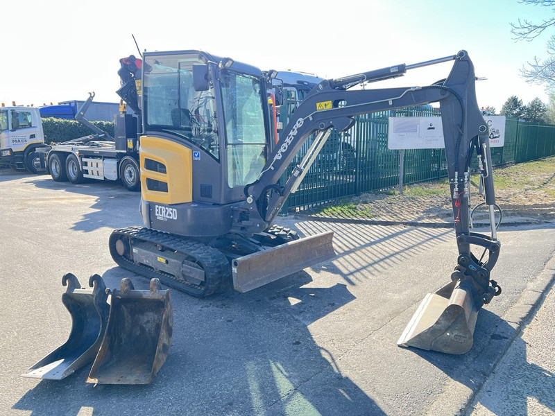 Volvo ECR25D 3 BAKKEN - 635 UREN - SLOOP + SORTEERFUNCTIE - EXTRA HYDR. LEIDINGEN - Mini-ekskavators: foto 3 Volvo ECR25D 3 BAKKEN - 635 UREN - SLOOP + SORTEERFUNCTIE - EXTRA HYDR. LEIDINGEN - Mini-ekskavators: foto 3