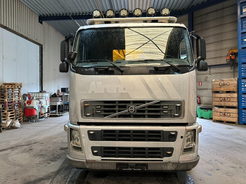 Volvo FH12-420 8x4 HOOKLIFT AJK + CRANE EFFER 250 - 3S - RADIO - TRIDEM LIFT + STEERING AXLE - I SHIFT - BE TRUCK - Pacēlājs ar āķi, Kravas auto ar manipulatoru: foto 2 Volvo FH12-420 8x4 HOOKLIFT AJK + CRANE EFFER 250 - 3S - RADIO - TRIDEM LIFT + STEERING AXLE - I SHIFT - BE TRUCK - Pacēlājs ar āķi, Kravas auto ar manipulatoru: foto 2