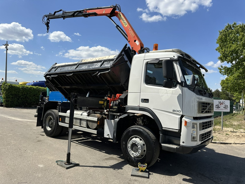 Volvo FM 300 4x4 TIPPER + CRANE PALFINGER PK 12000 - *339.000km* - MANUAL - STEEL SPRING / BIG AXLES - EURO 3 - TÜV 15/10/2025 - Kravas automašīna pašizgāzējs, Kravas auto ar manipulatoru: foto 4 Volvo FM 300 4x4 TIPPER + CRANE PALFINGER PK 12000 - *339.000km* - MANUAL - STEEL SPRING / BIG AXLES - EURO 3 - TÜV 15/10/2025 - Kravas automašīna pašizgāzējs, Kravas auto ar manipulatoru: foto 4