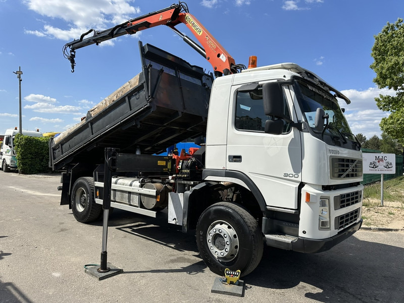 Volvo FM 300 4x4 TIPPER + CRANE PALFINGER PK 12000 - *339.000km* - MANUAL - STEEL SPRING / BIG AXLES - EURO 3 - TÜV 15/10/2025 - Kravas automašīna pašizgāzējs, Kravas auto ar manipulatoru: foto 1 Volvo FM 300 4x4 TIPPER + CRANE PALFINGER PK 12000 - *339.000km* - MANUAL - STEEL SPRING / BIG AXLES - EURO 3 - TÜV 15/10/2025 - Kravas automašīna pašizgāzējs, Kravas auto ar manipulatoru: foto 1