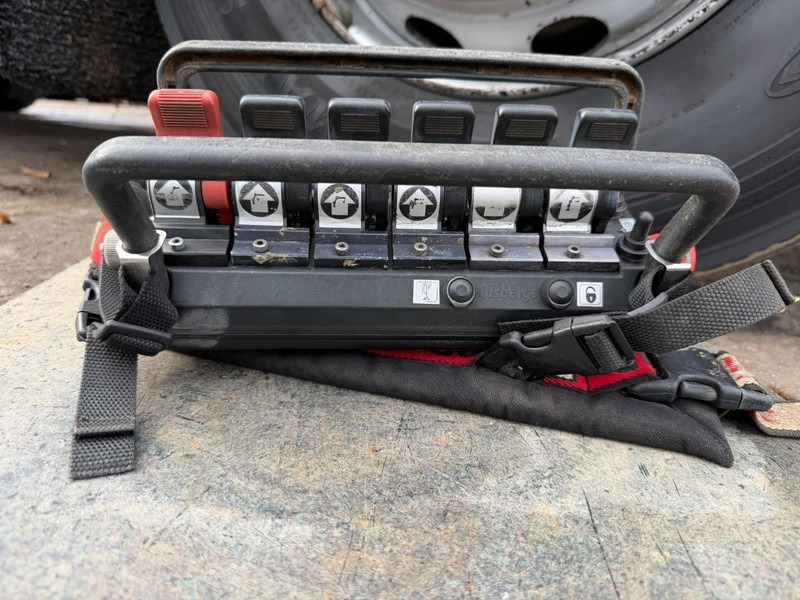 Kravas auto ar manipulatoru Volvo FM 300 6x4 + (25.8m!) CRANE HIAB 245 E-5 + JIB 65 X-3 + 2 ME - *228.000km* - MANUAL - A/C - EURO 3 - BELGIAN TRUCK: foto 17 Kravas auto ar manipulatoru Volvo FM 300 6x4 + (25.8m!) CRANE HIAB 245 E-5 + JIB 65 X-3 + 2 ME - *228.000km* - MANUAL - A/C - EURO 3 - BELGIAN TRUCK: foto 17