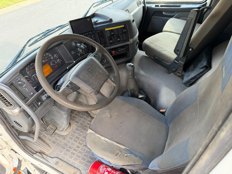 Kravas auto ar manipulatoru Volvo FM 300 6x4 + (25.8m!) CRANE HIAB 245 E-5 + JIB 65 X-3 + 2 ME - *228.000km* - MANUAL - A/C - EURO 3 - BELGIAN TRUCK: foto 12 Kravas auto ar manipulatoru Volvo FM 300 6x4 + (25.8m!) CRANE HIAB 245 E-5 + JIB 65 X-3 + 2 ME - *228.000km* - MANUAL - A/C - EURO 3 - BELGIAN TRUCK: foto 12