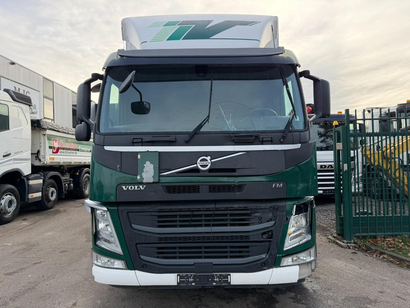 Volvo FM 330 6x2 CLOSED BOX / KOFFER 9m10 - LIFT + STEERING AXLE - *ENGINE / GEARBOX / CHASSIS = OK* - 300.000km - TUV 09/2026 - BE TRUCK - Kravas automašīna ar slēgto virsbūvi: foto 2 Volvo FM 330 6x2 CLOSED BOX / KOFFER 9m10 - LIFT + STEERING AXLE - *ENGINE / GEARBOX / CHASSIS = OK* - 300.000km - TUV 09/2026 - BE TRUCK - Kravas automašīna ar slēgto virsbūvi: foto 2