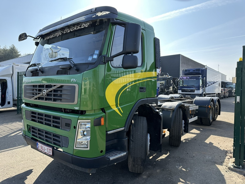 Volvo FM 340 8x2 CHASSIS (7m35) - LIFT+STEERING AXLE - MANUAL GEARBOX - EURO 3 - TÜV 05/2025 - BE TRUCK - Šasija kravas automašīna: foto 4 Volvo FM 340 8x2 CHASSIS (7m35) - LIFT+STEERING AXLE - MANUAL GEARBOX - EURO 3 - TÜV 05/2025 - BE TRUCK - Šasija kravas automašīna: foto 4