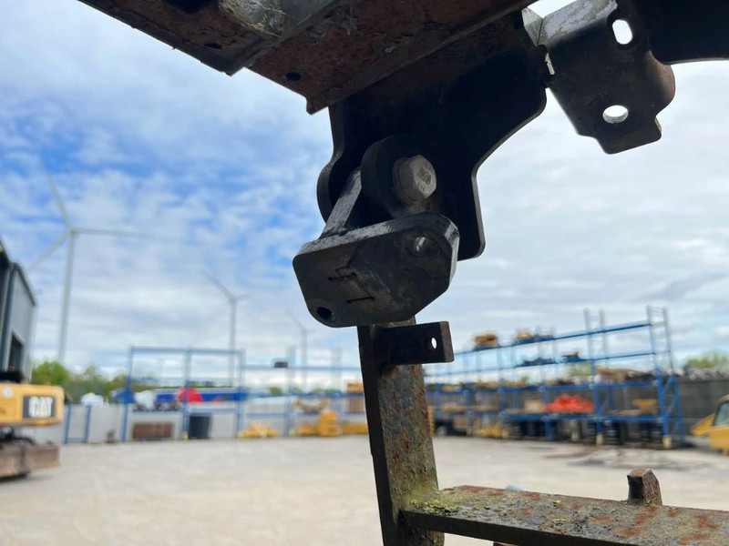 Cat 312D / 315D / 319D / 320D / 324D / 329D / 330D / 3 - Kabīne un interjers - Celtniecības tehnika: foto 5 Cat 312D / 315D / 319D / 320D / 324D / 329D / 330D / 3 - Kabīne un interjers - Celtniecības tehnika: foto 5