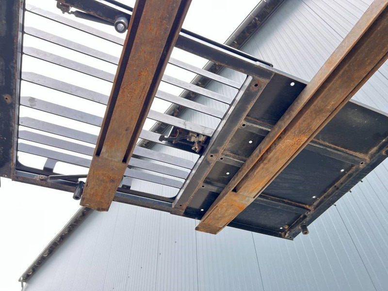 Cat 313E / M315F / 320F / 323E / 325F / 329E / 330F / - Kabīne un interjers - Celtniecības tehnika: foto 3 Cat 313E / M315F / 320F / 323E / 325F / 329E / 330F / - Kabīne un interjers - Celtniecības tehnika: foto 3