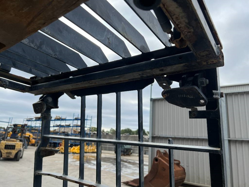 Cat 313E / M315F / 320F / 323E / 325F / 329E / 330F / - Kabīne un interjers - Celtniecības tehnika: foto 4 Cat 313E / M315F / 320F / 323E / 325F / 329E / 330F / - Kabīne un interjers - Celtniecības tehnika: foto 4