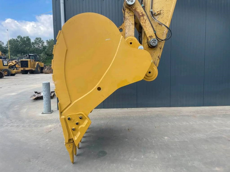 Jaunā Kauss - Celtniecības tehnika Cat 350 TB: foto 17