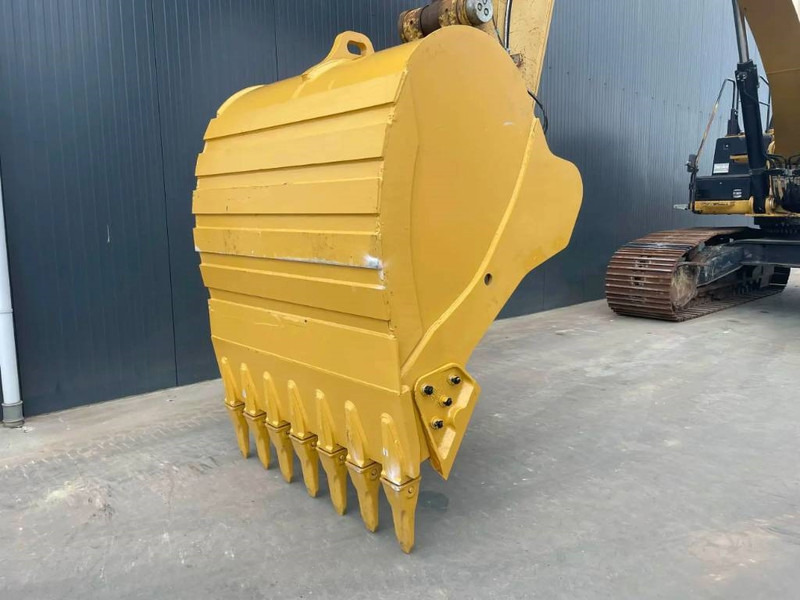 Jaunā Kauss - Celtniecības tehnika Cat 350 TB: foto 14