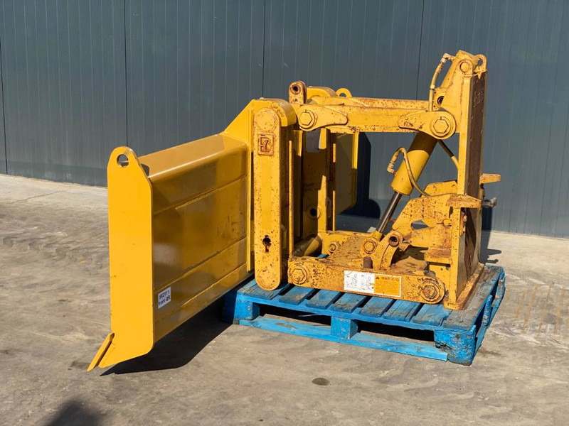 Cat Front Blade + Lift 12H / 120M / 120H / 140G / 140H - Vērstuve - Celtniecības tehnika: foto 1 Cat Front Blade + Lift 12H / 120M / 120H / 140G / 140H - Vērstuve - Celtniecības tehnika: foto 1
