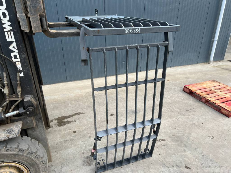 Doosan DX180 / DX225 - Kabīne un interjers - Celtniecības tehnika: foto 2 Doosan DX180 / DX225 - Kabīne un interjers - Celtniecības tehnika: foto 2