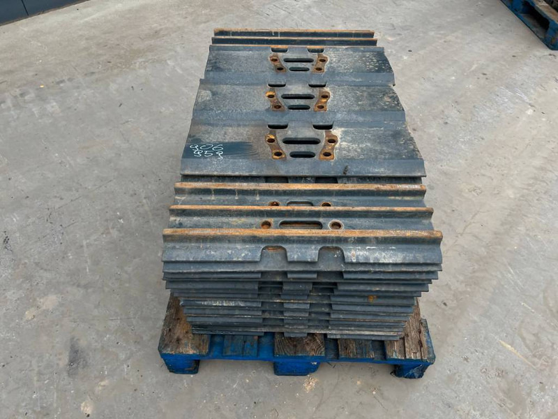 Hyundai R210 / R215 / R220 Shoes 3 Grouser 600mm - Rāmis/ Šasija - Celtniecības tehnika: foto 2 Hyundai R210 / R215 / R220 Shoes 3 Grouser 600mm - Rāmis/ Šasija - Celtniecības tehnika: foto 2