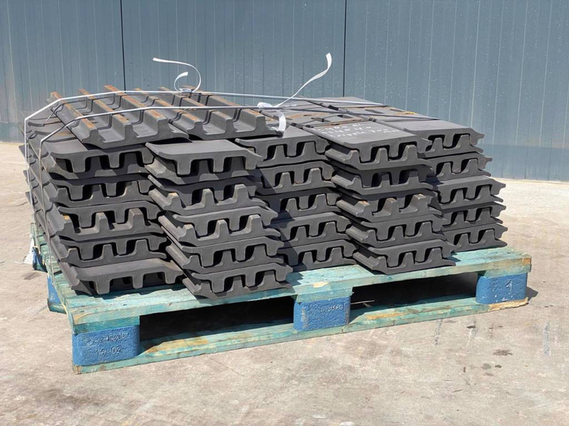 Komatsu PC300 / PC360 / PC400 Shoes/Pads - Rāmis/ Šasija - Celtniecības tehnika: foto 3 Komatsu PC300 / PC360 / PC400 Shoes/Pads - Rāmis/ Šasija - Celtniecības tehnika: foto 3