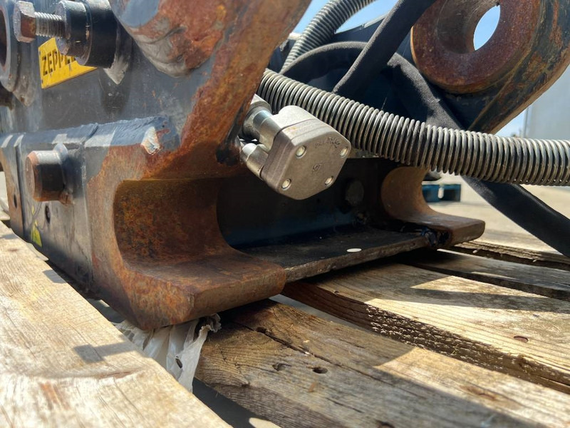 Ātrā sakabe - Celtniecības tehnika OilQuick OQ65 - M314F / M316F / M318F: foto 11