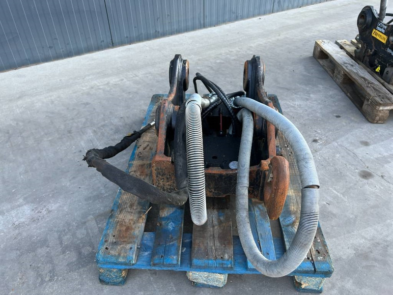 OilQuick OQ65 - M314F / M316F / M318F - Ātrā sakabe - Celtniecības tehnika: foto 2 OilQuick OQ65 - M314F / M316F / M318F - Ātrā sakabe - Celtniecības tehnika: foto 2