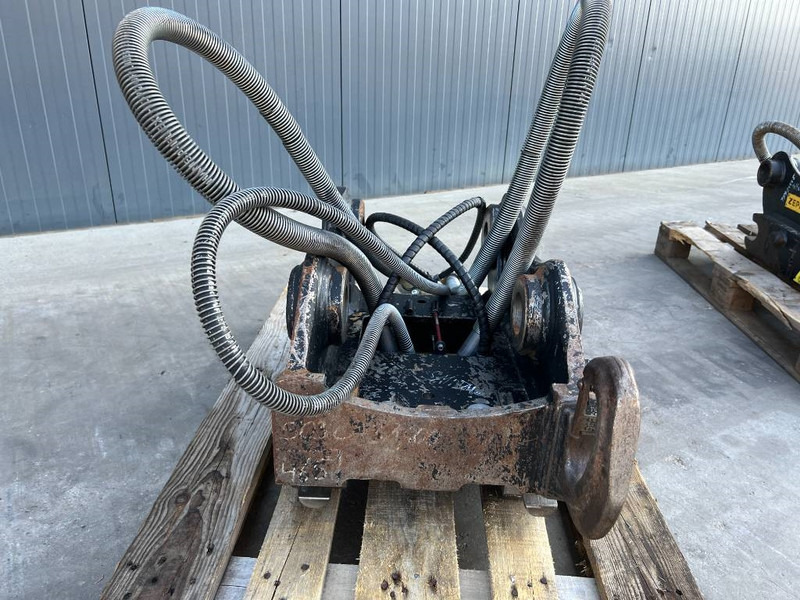 OilQuick OQ65 - M314F / M316F / M318F - Ātrā sakabe - Celtniecības tehnika: foto 2 OilQuick OQ65 - M314F / M316F / M318F - Ātrā sakabe - Celtniecības tehnika: foto 2