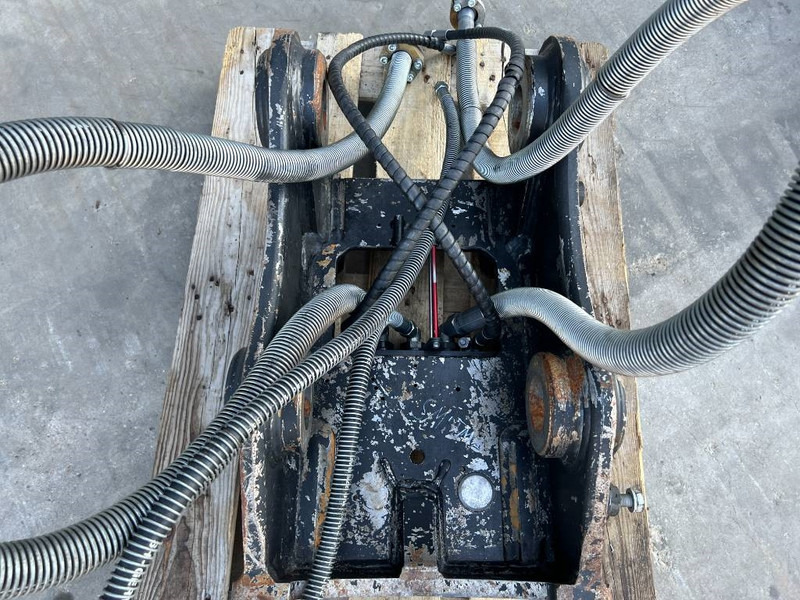 Ātrā sakabe - Celtniecības tehnika OilQuick OQ65 - M314F / M316F / M318F: foto 11 Ātrā sakabe - Celtniecības tehnika OilQuick OQ65 - M314F / M316F / M318F: foto 11