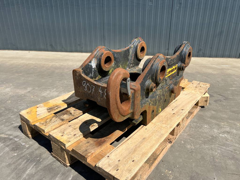 OilQuick OQ65 - M314F / M316F / M318F - Ātrā sakabe - Celtniecības tehnika: foto 1 OilQuick OQ65 - M314F / M316F / M318F - Ātrā sakabe - Celtniecības tehnika: foto 1