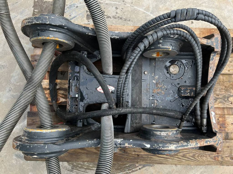 Ātrā sakabe - Celtniecības tehnika OilQuick OQ70/55 - 320E / 325F: foto 17