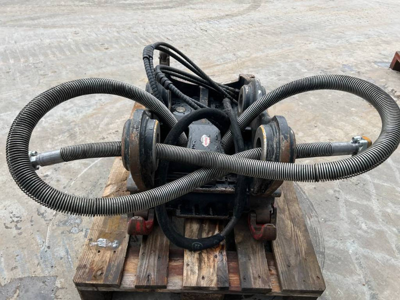 Ātrā sakabe - Celtniecības tehnika OilQuick OQ70/55 - 320E / 325F: foto 6