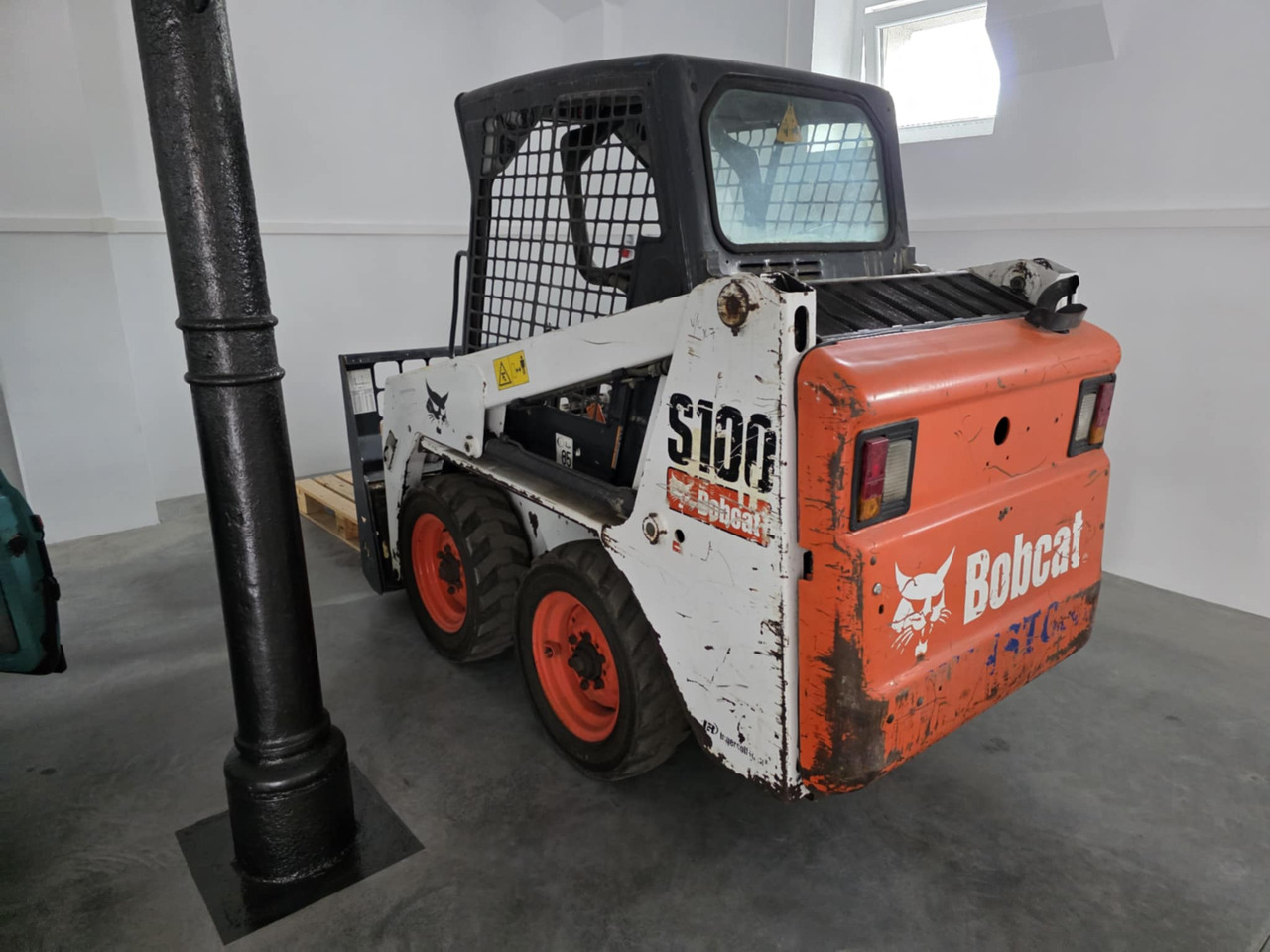BOBCAT S100 - Kompaktiekrāvējs: foto 1 BOBCAT S100 - Kompaktiekrāvējs: foto 1