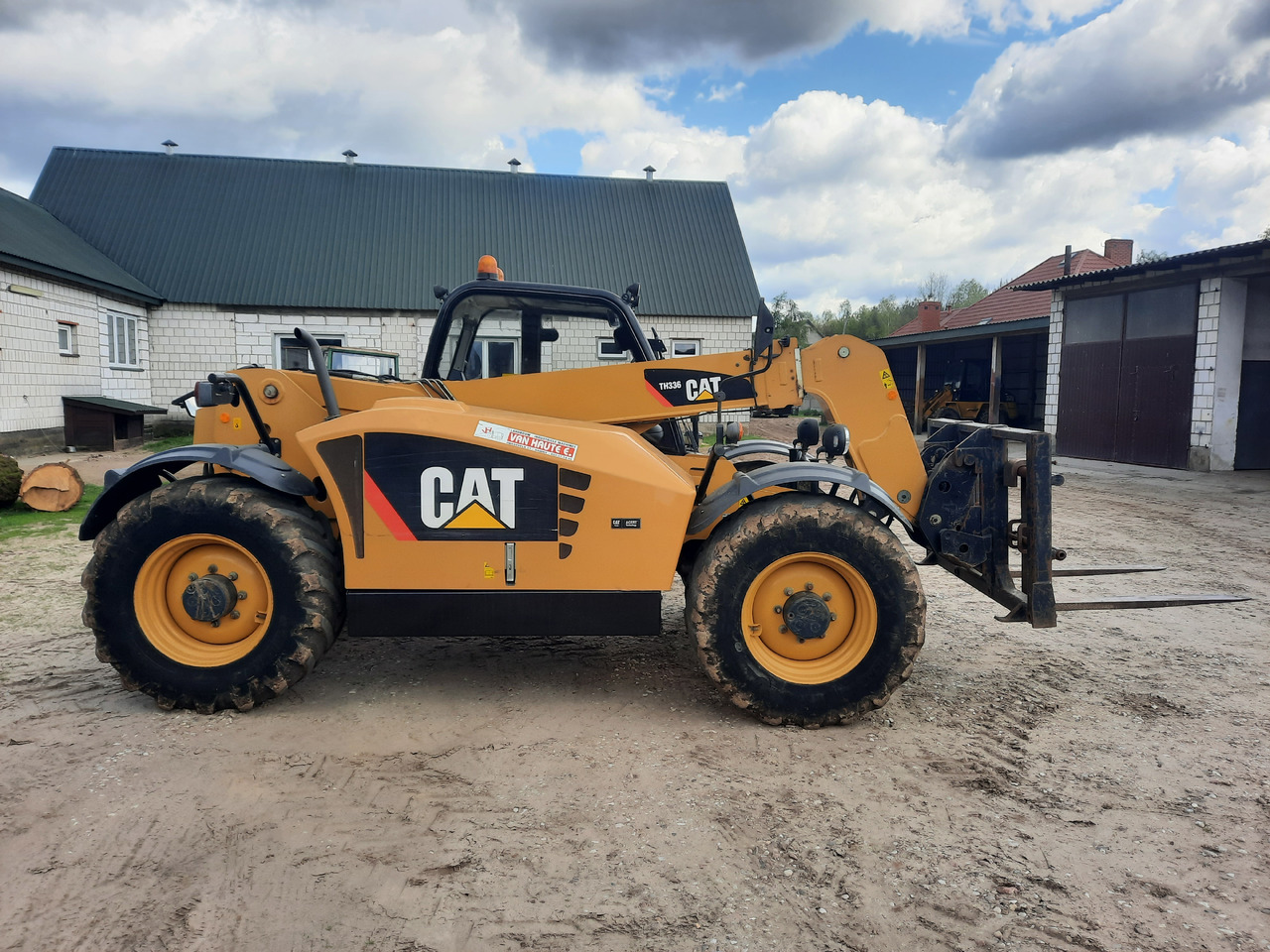 Riteņu iekrāvējs CATERPILLAR TH336 Agri: foto 1