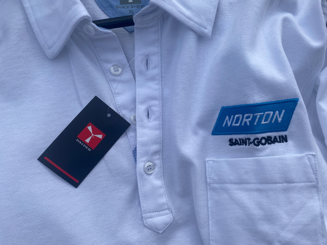 Norton, Dedra ukośnica, zestaw kluczy, lampa z czujnikiem, koszulka Polo - Citas iekārtas: foto 5 Norton, Dedra ukośnica, zestaw kluczy, lampa z czujnikiem, koszulka Polo - Citas iekārtas: foto 5