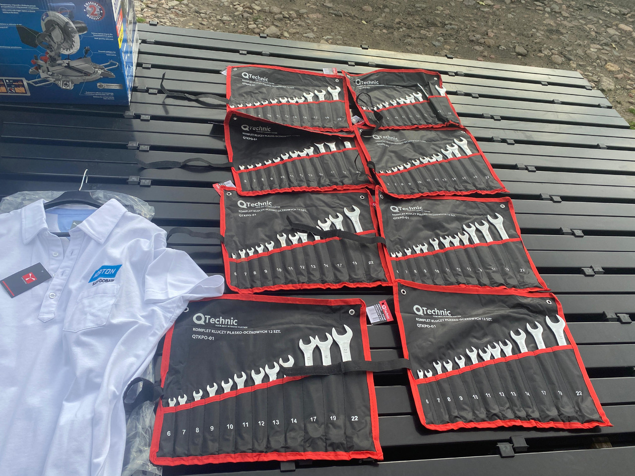 Norton, Dedra ukośnica, zestaw kluczy, lampa z czujnikiem, koszulka Polo - Citas iekārtas: foto 3 Norton, Dedra ukośnica, zestaw kluczy, lampa z czujnikiem, koszulka Polo - Citas iekārtas: foto 3