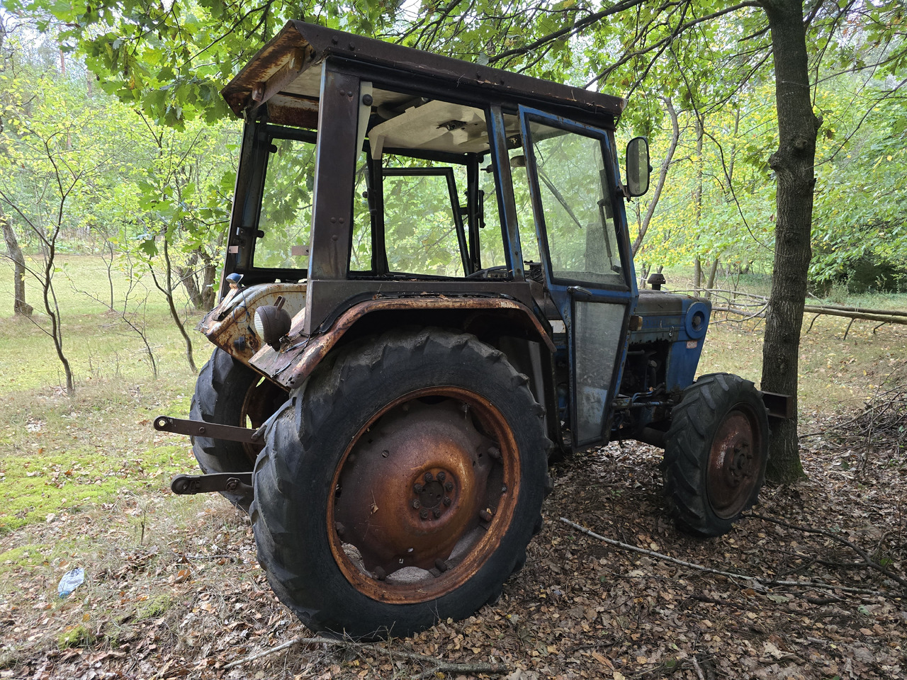 Ford 3600, 4x4 - Traktors: foto 5 Ford 3600, 4x4 - Traktors: foto 5