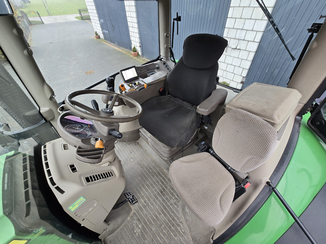 JOHN DEERE 6140R - Traktors: foto 2 JOHN DEERE 6140R - Traktors: foto 2